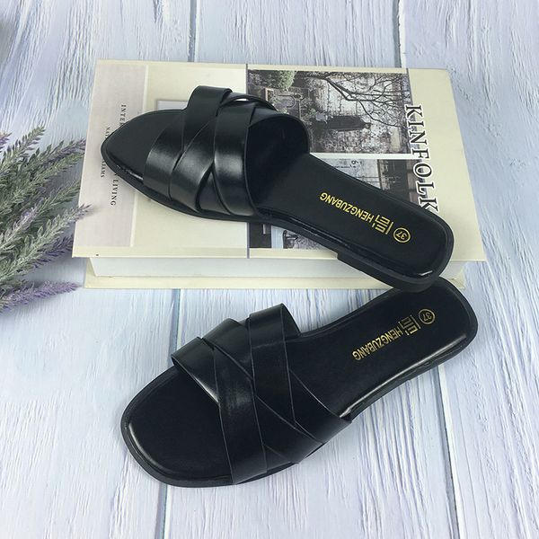 2021 summer new style fashion casual comfortable outdoor female flat slippers solid color cross braided square head slippers, Black
2021 summer new style fashion casual comfortable outdoor female flat slippers solid color cross braided square head slippers, Black