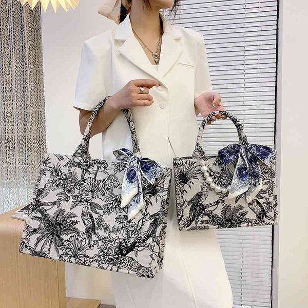 design jewelry large capacity high-grade pearl women's summer versatile new fashion french minority portable one shoulder armpit bag
design jewelry large capacity high-grade pearl women's summer versatile new fashion french minority portable one shoulder armpit bag