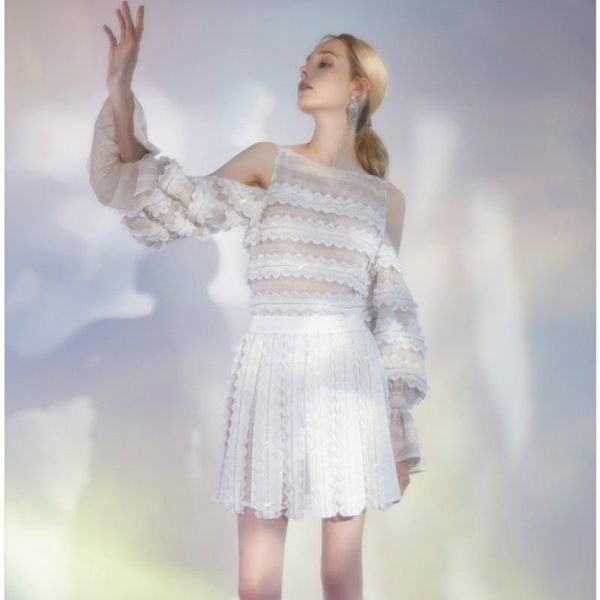two piece dress 2021 fashion spring white lace off the shoulder blouse and high waist skirt 2 split sets
two piece dress 2021 fashion spring white lace off the shoulder blouse and high waist skirt 2 split sets