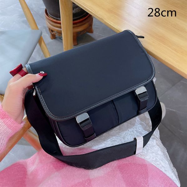 classic designer men's black briefcases nylon shoulder bags men's briefcases crossbody messenger bag busines purses triangle high
classic designer men's black briefcases nylon shoulder bags men's briefcases crossbody messenger bag busines purses triangle high