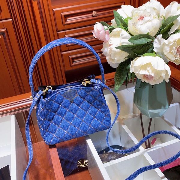 designer luxury messenger bag denim double-sided portable one-shoulder ladies fashion all-match
designer luxury messenger bag denim double-sided portable one-shoulder ladies fashion all-match