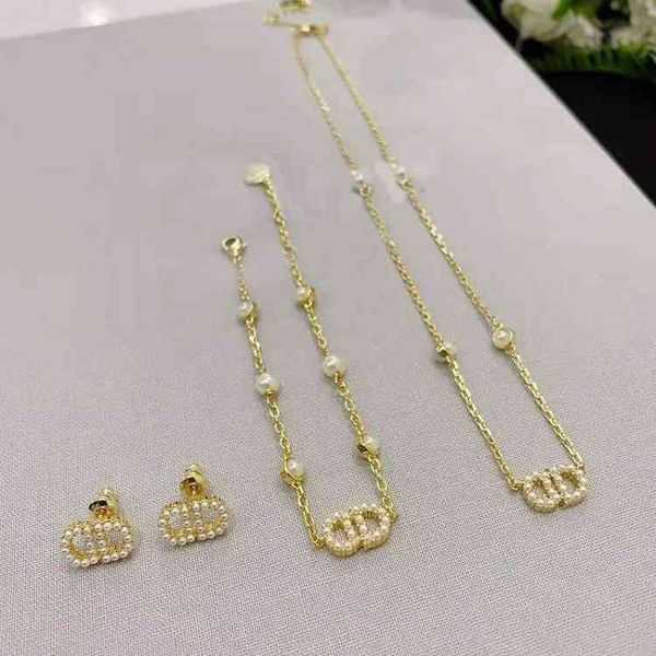 factory specials aa designer earrings letter pearl necklace female clavicle chain personalized pendant net red new fashion bracelet earrings, Golden
factory specials aa designer earrings letter pearl necklace female clavicle chain personalized pendant net red new fashion bracelet earrings, Golden