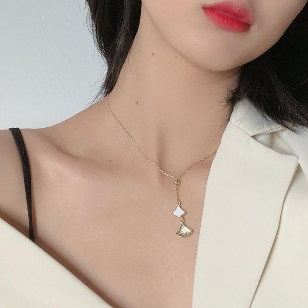 pendant necklaces simple ginkgo leaf necklace clavicle chain triangle fan shaped diamond ladies banquet jewelry, Silver
pendant necklaces simple ginkgo leaf necklace clavicle chain triangle fan shaped diamond ladies banquet jewelry, Silver