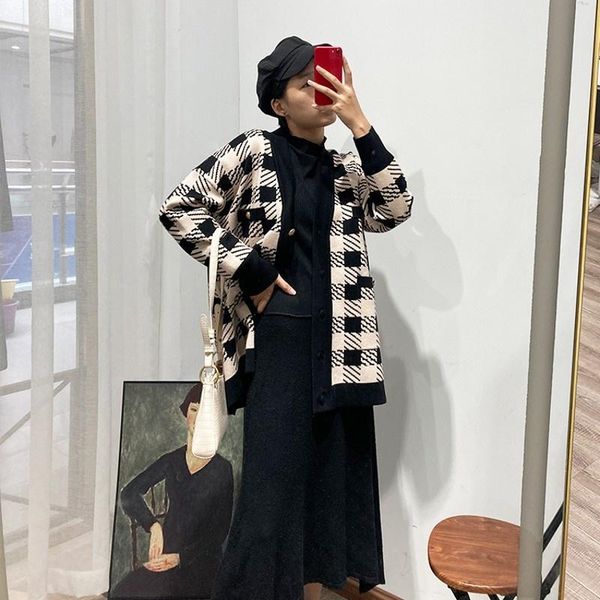 women's jackets autumn 2022 v-neck vintage knitted long sleeves loose single breasted fashion office lady elegant casual coat, Black;brown
women's jackets autumn 2022 v-neck vintage knitted long sleeves loose single breasted fashion office lady elegant casual coat, Black;brown