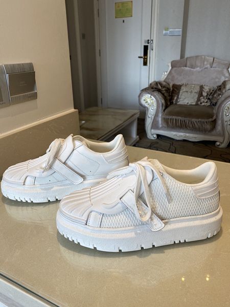 2021 selling triple s shoes for women platform sneakers black white bred trainers fashion sports sneakers outdoor casual shoes 35-45
2021 selling triple s shoes for women platform sneakers black white bred trainers fashion sports sneakers outdoor casual shoes 35-45