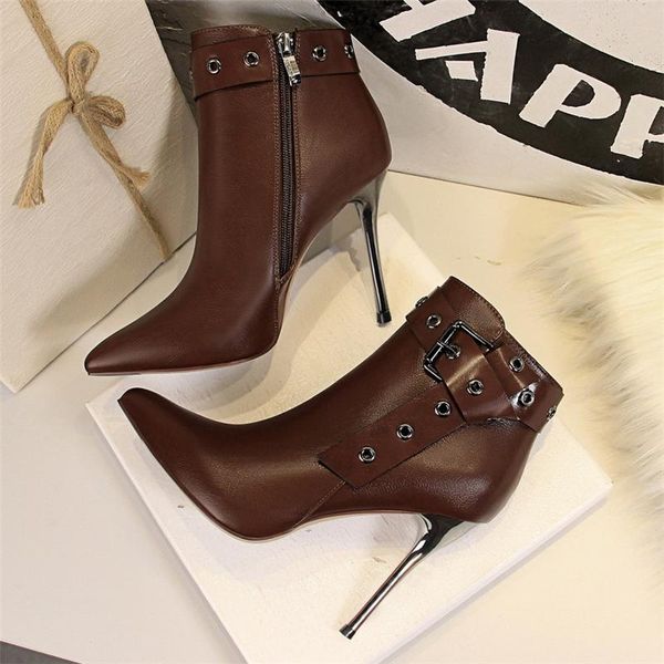 boots 2021 women brown retro knight ankle heels 10.5cm extreme high pointed toe belt buckle rivets short party shoes, Black
boots 2021 women brown retro knight ankle heels 10.5cm extreme high pointed toe belt buckle rivets short party shoes, Black