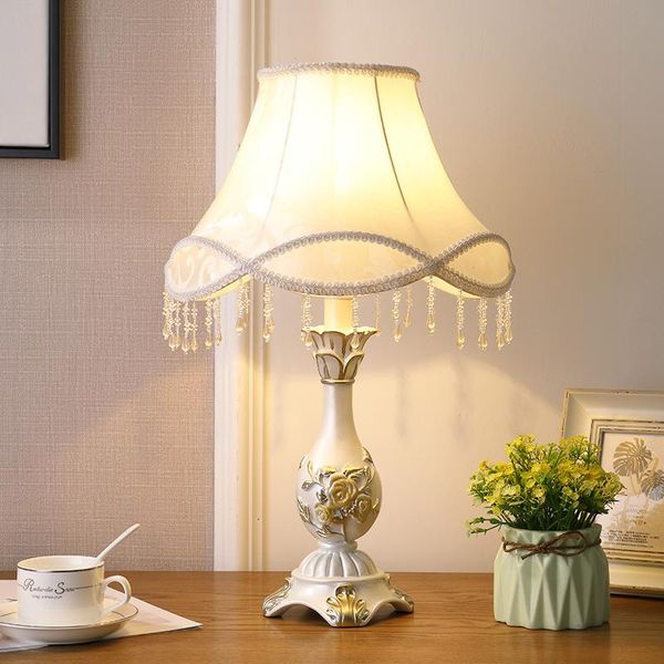 table lamps european resin flower for living room bedroom lamp desk lights vintage led stand light fixtures home decor luminaire
table lamps european resin flower for living room bedroom lamp desk lights vintage led stand light fixtures home decor luminaire