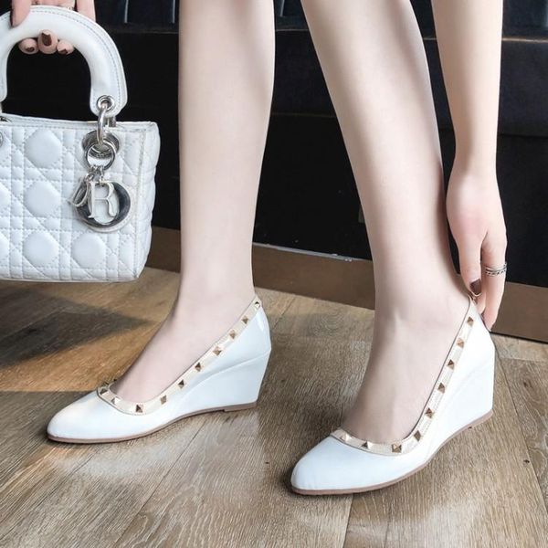 dress shoes spring summer women's style patent leather slope heels rivets pointy high trend single commuter, Black
dress shoes spring summer women's style patent leather slope heels rivets pointy high trend single commuter, Black
