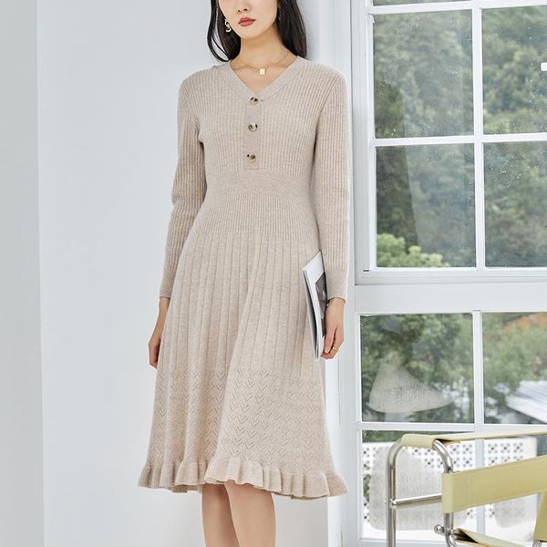 casual dresses autumn winter 2021 v-neck knitting pure color slim vintage quality 100% sheep wool button decoration dress, Black;gray
casual dresses autumn winter 2021 v-neck knitting pure color slim vintage quality 100% sheep wool button decoration dress, Black;gray