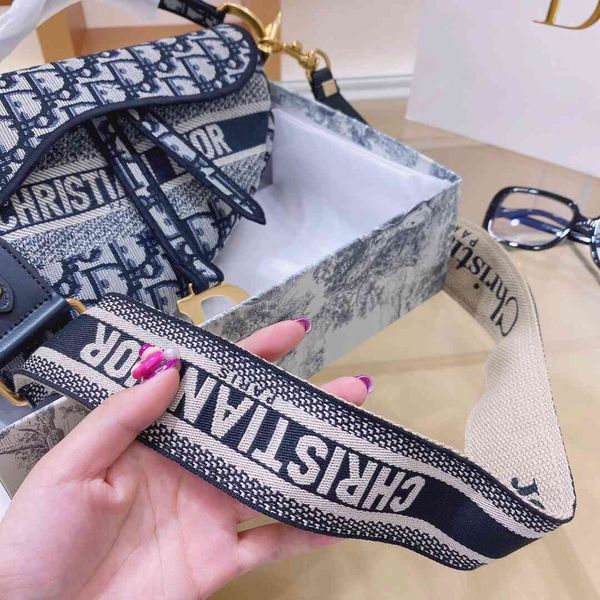women's d family handbag luxurys bag old flower canvas saddle letter printed saddle bag satchel shouldera3sv
women's d family handbag luxurys bag old flower canvas saddle letter printed saddle bag satchel shouldera3sv