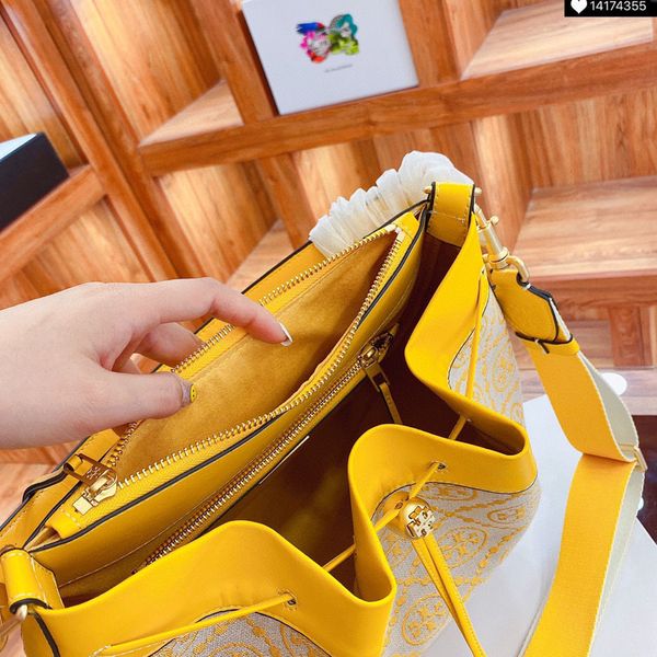 2021 women's tb embroidery old flower grade fabric versatile one shoulder shopping bag package
2021 women's tb embroidery old flower grade fabric versatile one shoulder shopping bag package
