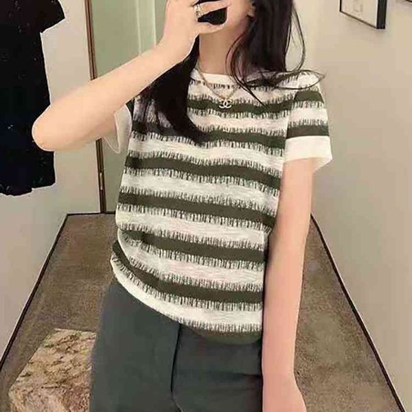 2022 factory wholesale new d family 21 summer vitality full of bee embroidery tapered stripe round neck loose short sleeve t-shirt, White
2022 factory wholesale new d family 21 summer vitality full of bee embroidery tapered stripe round neck loose short sleeve t-shirt, White