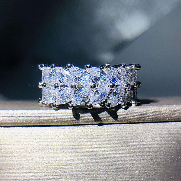 cluster rings 2021 double layer bling zircon stone big band ring for women wedding engagement green fashion jewelry, Golden;silver
cluster rings 2021 double layer bling zircon stone big band ring for women wedding engagement green fashion jewelry, Golden;silver