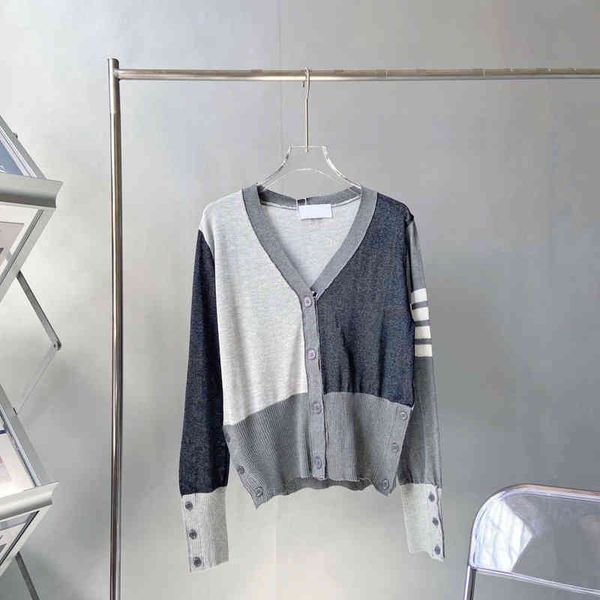 2022 factory wholesale new dark and light grey matching cardigan long sleeve v-neck sunscreen air conditioning shirt thin ice silk british c, White;black
2022 factory wholesale new dark and light grey matching cardigan long sleeve v-neck sunscreen air conditioning shirt thin ice silk british c, White;black