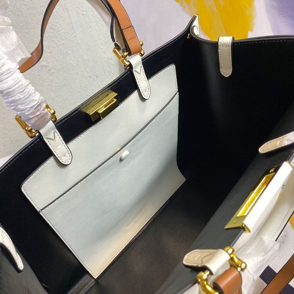 single shoulder bag crossbody tote bag shopper handbag cow leather hand bag medium handbag lady large flap packag gold hardware
single shoulder bag crossbody tote bag shopper handbag cow leather hand bag medium handbag lady large flap packag gold hardware