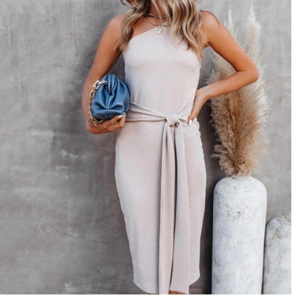2021 new european and american fashion solid color temperament commuter medium length knitted dress women's wear, Black;gray
2021 new european and american fashion solid color temperament commuter medium length knitted dress women's wear, Black;gray