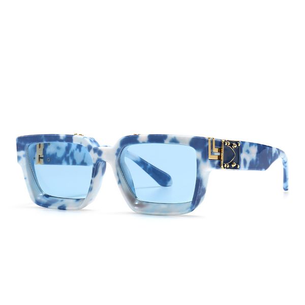 retro model catwalk cloud print sunglasses modern blue sky and white clouds sunglasses female, White;black
retro model catwalk cloud print sunglasses modern blue sky and white clouds sunglasses female, White;black