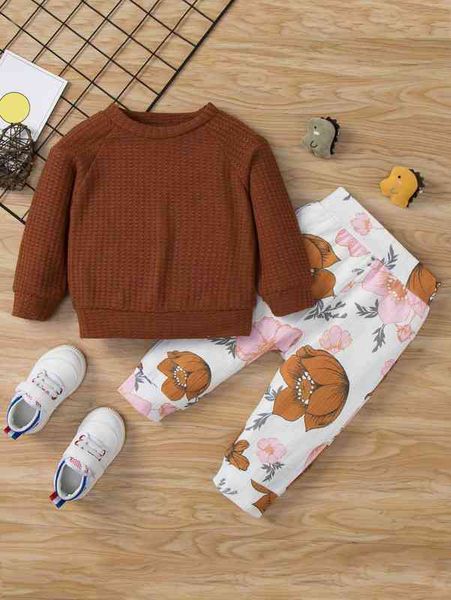 baby raglan sleeve sweatshirt & floral print sweatpants set she, White
baby raglan sleeve sweatshirt & floral print sweatpants set she, White