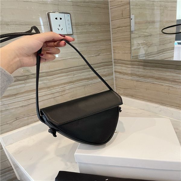 triangle shoulder bag 2 colors fashion women bags designers womens handbags purses handbag e
triangle shoulder bag 2 colors fashion women bags designers womens handbags purses handbag e