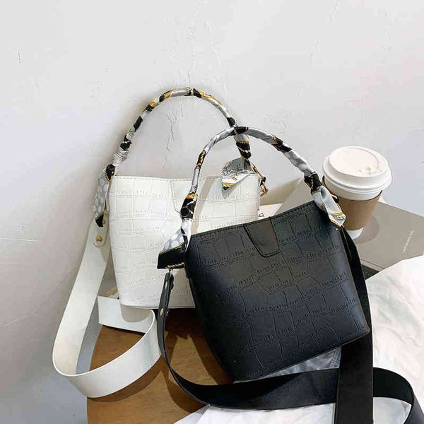 women pu leather handbag 2021 brand designer black bucket vintage shoulder bag ladies casual messenger high quality
women pu leather handbag 2021 brand designer black bucket vintage shoulder bag ladies casual messenger high quality