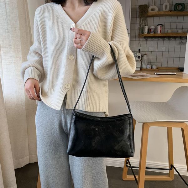 evening bags solid color french stick underarm bag single shoulder handbag 
evening bags solid color french stick underarm bag single shoulder handbag