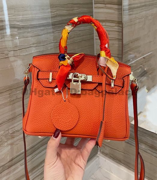 women luxurys designers bags totes genuine leather 20cm clutch ladies shoulder crossbody package black girl fashion handbags vintage classic
women luxurys designers bags totes genuine leather 20cm clutch ladies shoulder crossbody package black girl fashion handbags vintage classic