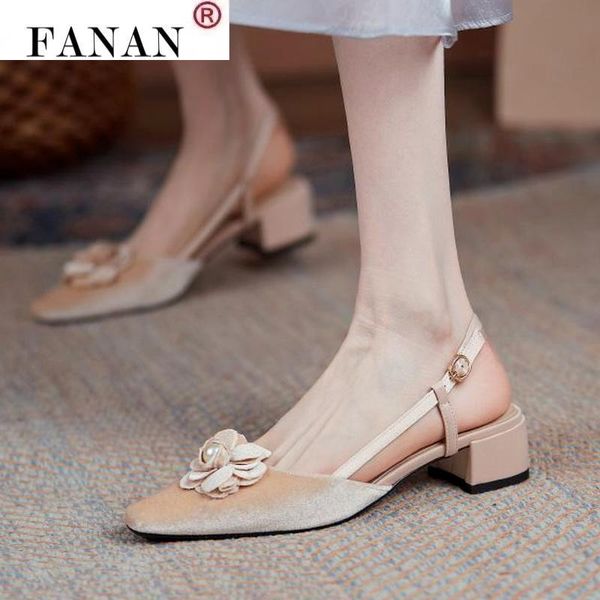 sandals 2021 summer women fashion low-heeled solid color casual shoes for pu leather baotou women's, Black
sandals 2021 summer women fashion low-heeled solid color casual shoes for pu leather baotou women's, Black