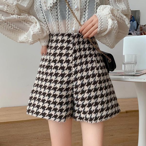 women's shorts high waist women houndstooth winter and autumn retro elegant plaid short trousers, White;black
women's shorts high waist women houndstooth winter and autumn retro elegant plaid short trousers, White;black