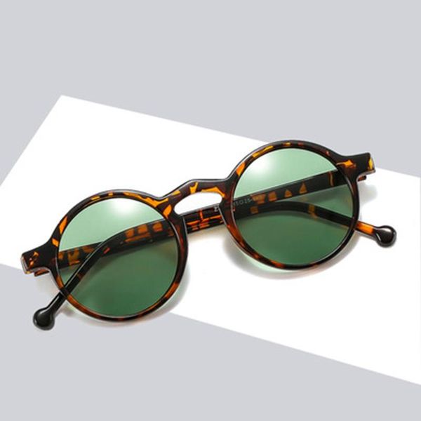 sunglasses fashion round frame modern retro european and american star tide street take sun glasses personality, White;black
sunglasses fashion round frame modern retro european and american star tide street take sun glasses personality, White;black