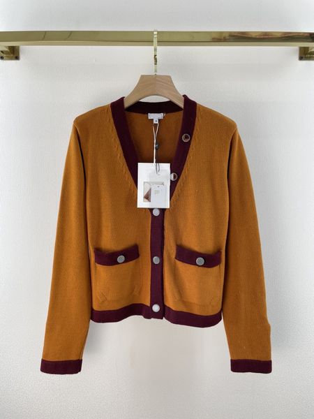 milan runway sweaters 2021 autumn winter v neck long sleeve print designer cardigan brand same style coats 1008-20, White;black
milan runway sweaters 2021 autumn winter v neck long sleeve print designer cardigan brand same style coats 1008-20, White;black