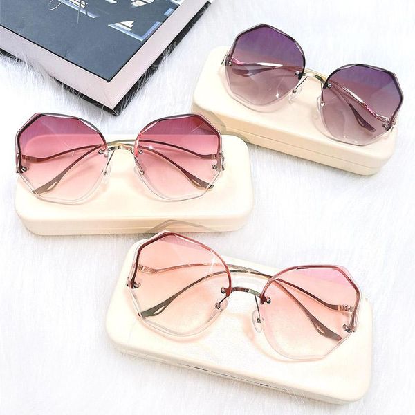 sunglasses fashion gradient women's ocean water cut trimming rimless lens metal curved temple women glasse female, White;black
sunglasses fashion gradient women's ocean water cut trimming rimless lens metal curved temple women glasse female, White;black