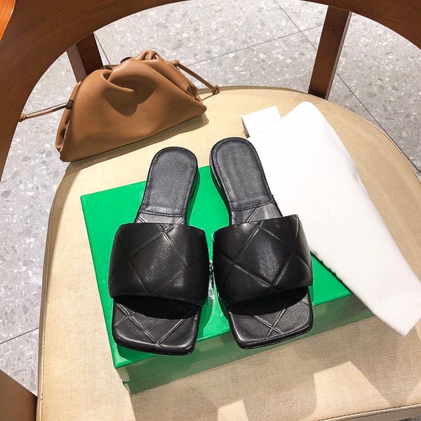 2021 designer woman sandals slippers fashion beach slipper classic platform alphabet lady sandal leather flat slides with original box size, Black
2021 designer woman sandals slippers fashion beach slipper classic platform alphabet lady sandal leather flat slides with original box size, Black