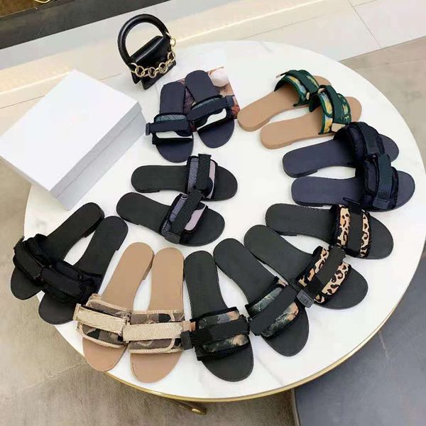 with box luxury women designers sandals flat sandal design embroidery black slippers shallow beach leisure indoor lace lock box full set of
with box luxury women designers sandals flat sandal design embroidery black slippers shallow beach leisure indoor lace lock box full set of
