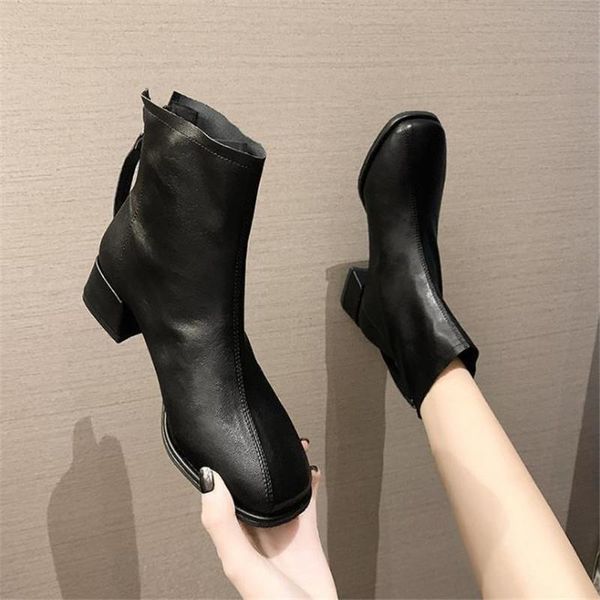 boots women's autumn and winter 2021 comfortable single thick heel short middle boot, Black
boots women's autumn and winter 2021 comfortable single thick heel short middle boot, Black