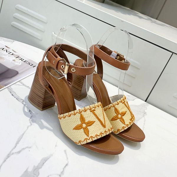 2021ss designer women true leather metal decoration sandals spring summer high heels shoes ladies party shoes 3 colors with box, Black
2021ss designer women true leather metal decoration sandals spring summer high heels shoes ladies party shoes 3 colors with box, Black