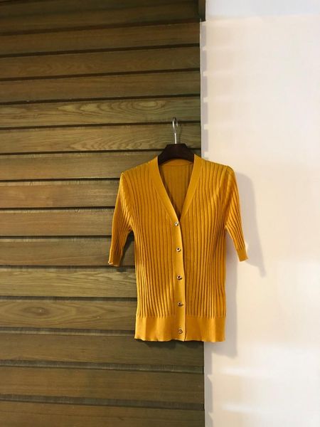 women's knits & tees 2021 women fashion v-neck pit pattern gold button sleeve cardigan 0413, White
women's knits & tees 2021 women fashion v-neck pit pattern gold button sleeve cardigan 0413, White