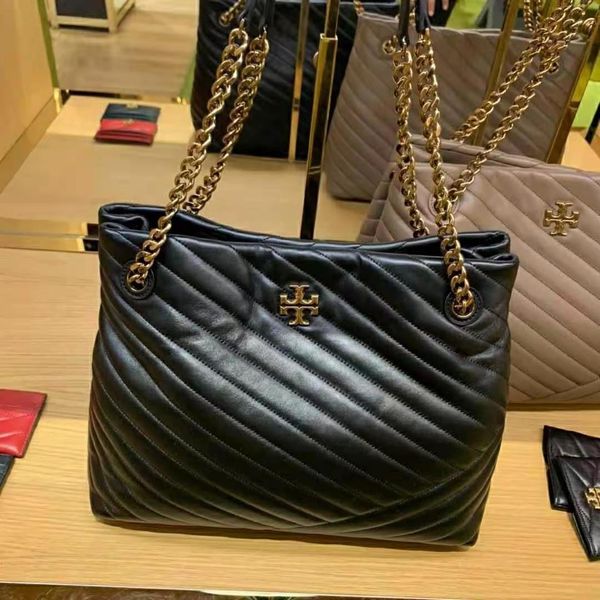 2021 new tb women's bag fashion portable one shoulder slant span large capacity 
2021 new tb women's bag fashion portable one shoulder slant span large capacity