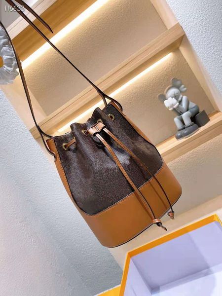 designer single shoulder bucket bag