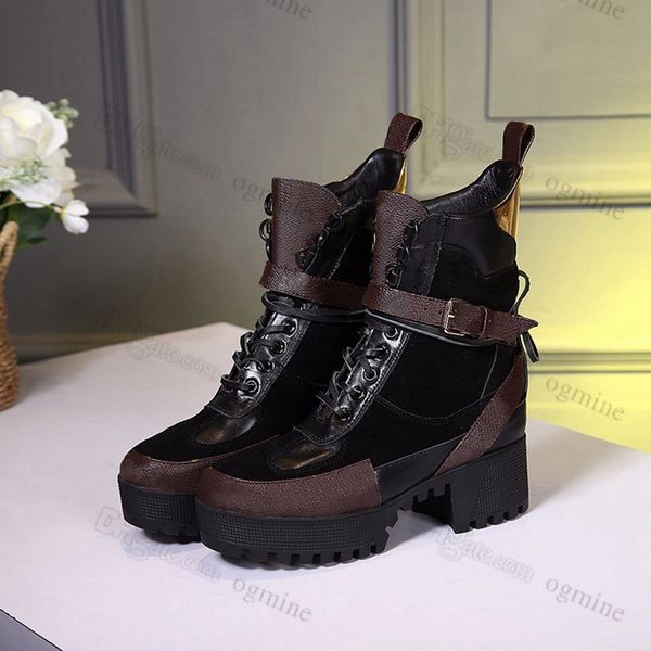 with box style 20ss dress shoes women leather sandals star trail designer lady ankle strap studs buckle letter printed chunky 5355396, Black
with box style 20ss dress shoes women leather sandals star trail designer lady ankle strap studs buckle letter printed chunky 5355396, Black