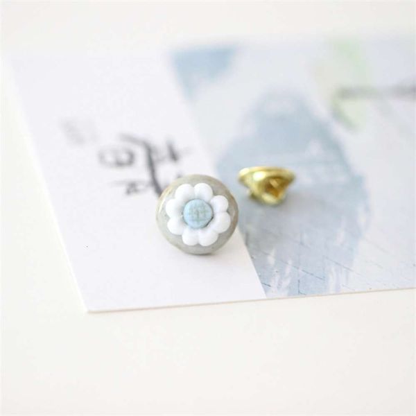 flower hand-made brooch women's sunflower simple and elegant sweet small fresh pin buckle, Gray
flower hand-made brooch women's sunflower simple and elegant sweet small fresh pin buckle, Gray