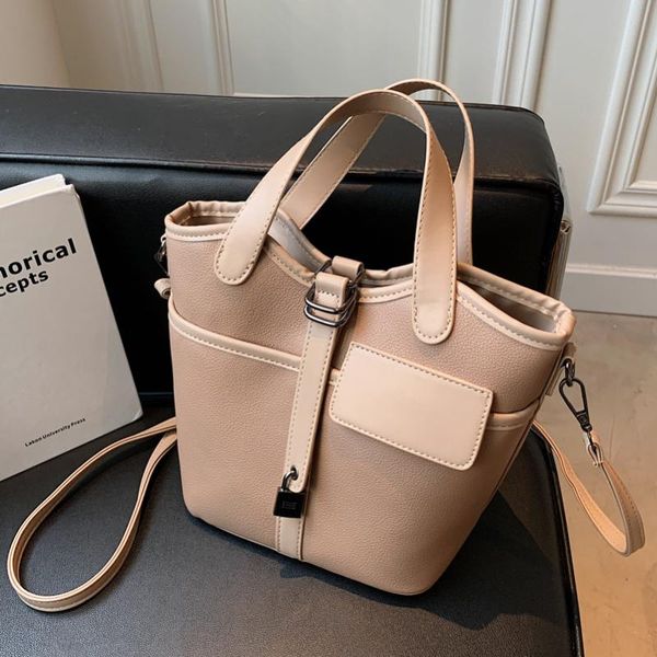 evening bags european and american shoulder bag2021 female autumn winter retro messenger bag high-end portable tote bucket
evening bags european and american shoulder bag2021 female autumn winter retro messenger bag high-end portable tote bucket