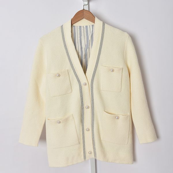 2021 autumn fall long sleeves v neckline ivory cardigan french style solid color knitted double pockets pearl buttons single-breasted sweate, White;black
2021 autumn fall long sleeves v neckline ivory cardigan french style solid color knitted double pockets pearl buttons single-breasted sweate, White;black