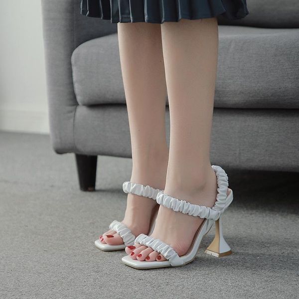 female sandal breathable two weare large size 2021 women's strappy heels all-match girls big elastic band fashion beige com dress shoes, Black
female sandal breathable two weare large size 2021 women's strappy heels all-match girls big elastic band fashion beige com dress shoes, Black