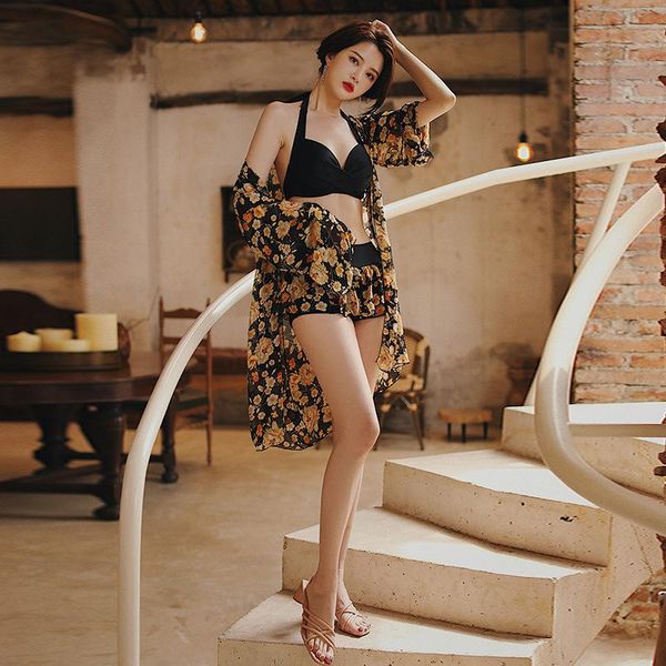 summer floral print beach wear sun protection blouse spring backless 3 piece bikini set bathing suit women one-piece suits
summer floral print beach wear sun protection blouse spring backless 3 piece bikini set bathing suit women one-piece suits