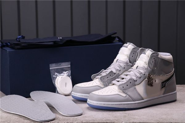 limited edition jumpman 1 1s basketball shoes white gray upper outdoor trainers sneakers full size 40--47.5
limited edition jumpman 1 1s basketball shoes white gray upper outdoor trainers sneakers full size 40--47.5