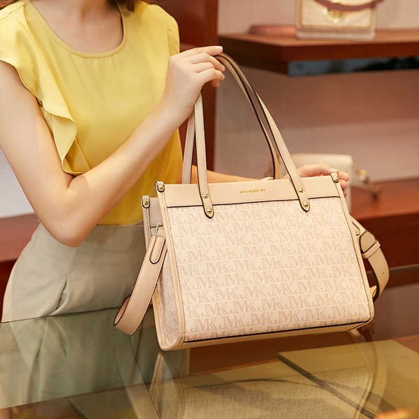 women's 2021 new fashion, versatile, high-capacity single shoulder diagonal bag, high-grade portable tote bag
women's 2021 new fashion, versatile, high-capacity single shoulder diagonal bag, high-grade portable tote bag