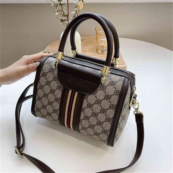 60% clearance sale bag autumn and winter fashion simple large capacity messenger one shoulder hand pillow
60% clearance sale bag autumn and winter fashion simple large capacity messenger one shoulder hand pillow
