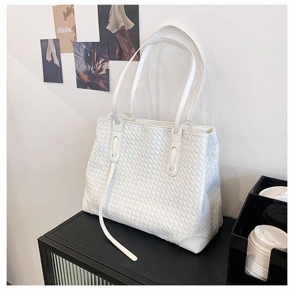 evening bags large capacity tote bag for women pu leather shoulder vintage handle 2021 trendy lady shopping pouch designer
evening bags large capacity tote bag for women pu leather shoulder vintage handle 2021 trendy lady shopping pouch designer