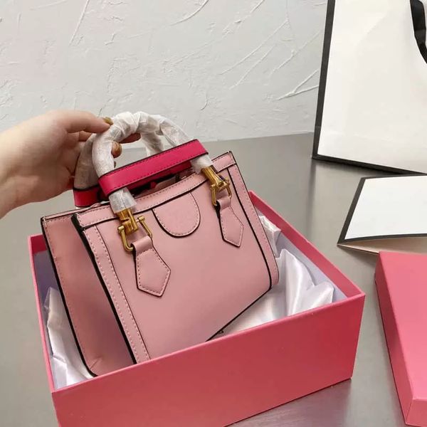 designer women tote bags bamboo joint color matching buckles vintage style ladies handled shopping 21ss handbags small and medium size
designer women tote bags bamboo joint color matching buckles vintage style ladies handled shopping 21ss handbags small and medium size