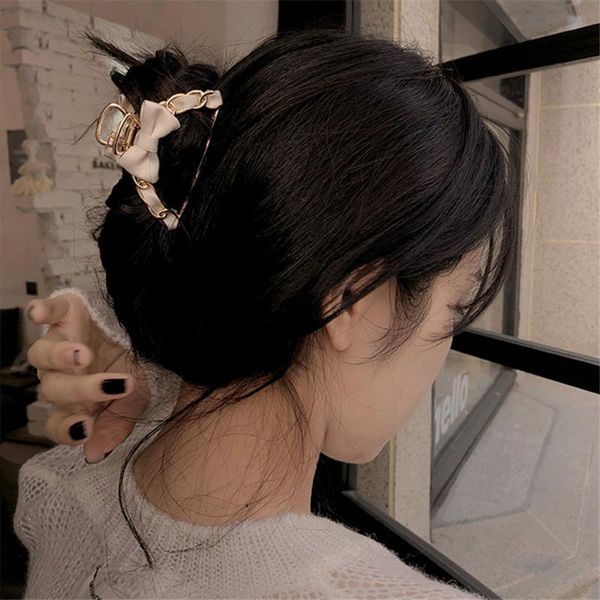 hair clips & barrettes 2021 design korean retro multicolor bowknot geometric chain cross distortion metal clip accessories for women headdre, Golden;silver
hair clips & barrettes 2021 design korean retro multicolor bowknot geometric chain cross distortion metal clip accessories for women headdre, Golden;silver